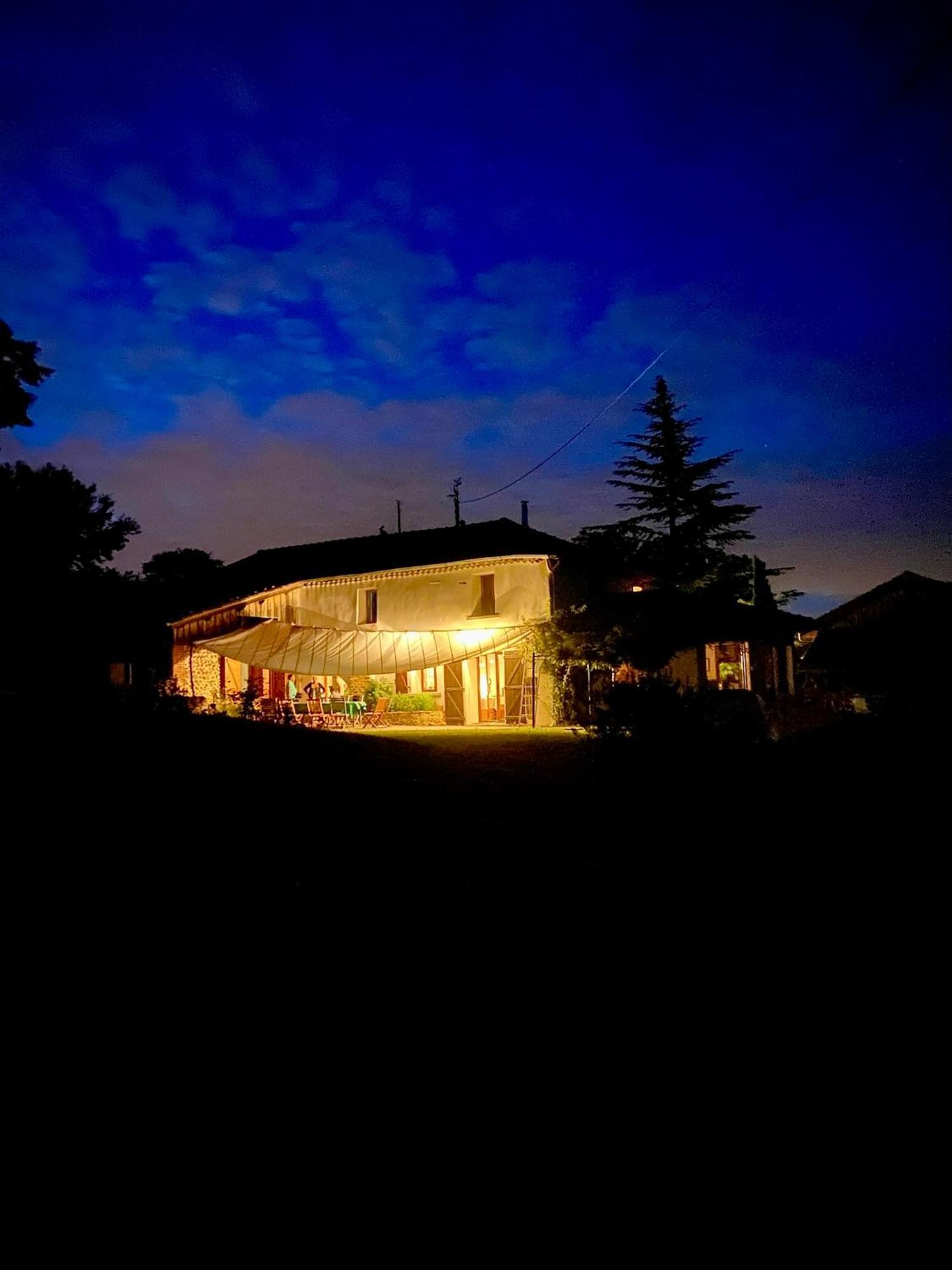Hotel Les Garennes Saint-Uze Esterno foto